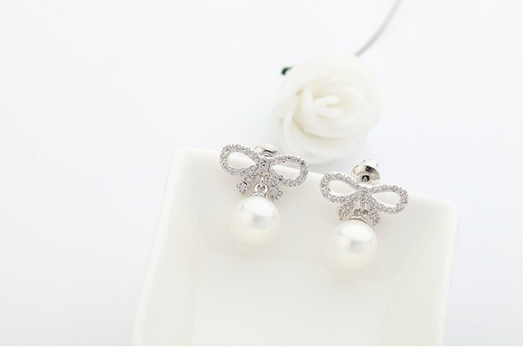 Stunning bridal bow White Sea shell pearl stud earrings.
